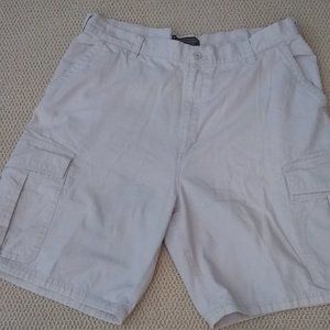 Outrigger men's white shorts with lots of pockets